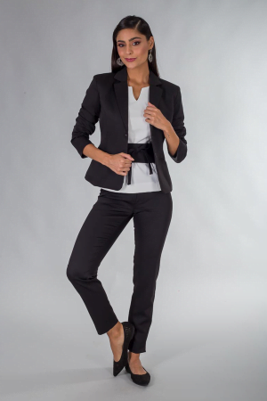 1024B- BLAZER CLÁSSICO + 1025C- TOP DECOTE V MANGA CURTA + 1030B- CALÇA CIGARRETE COM BOLSO TRASEIRO
